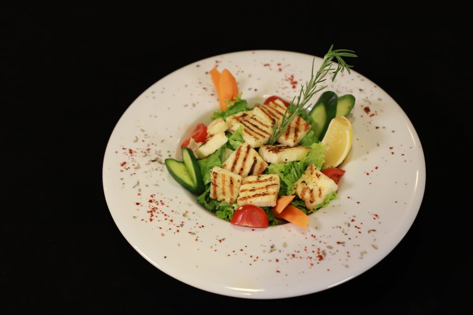Grilla halloumi – så blir den perfekt